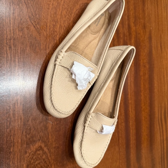 NIB Giani Bernini Dailyn Beige Memory Foam Leather Loafers Size 8m - Picture 3 of 7